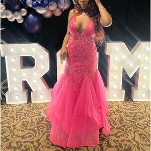 I am selling this gorgeous pink Jasz Couture dress, from my prom dayyy.